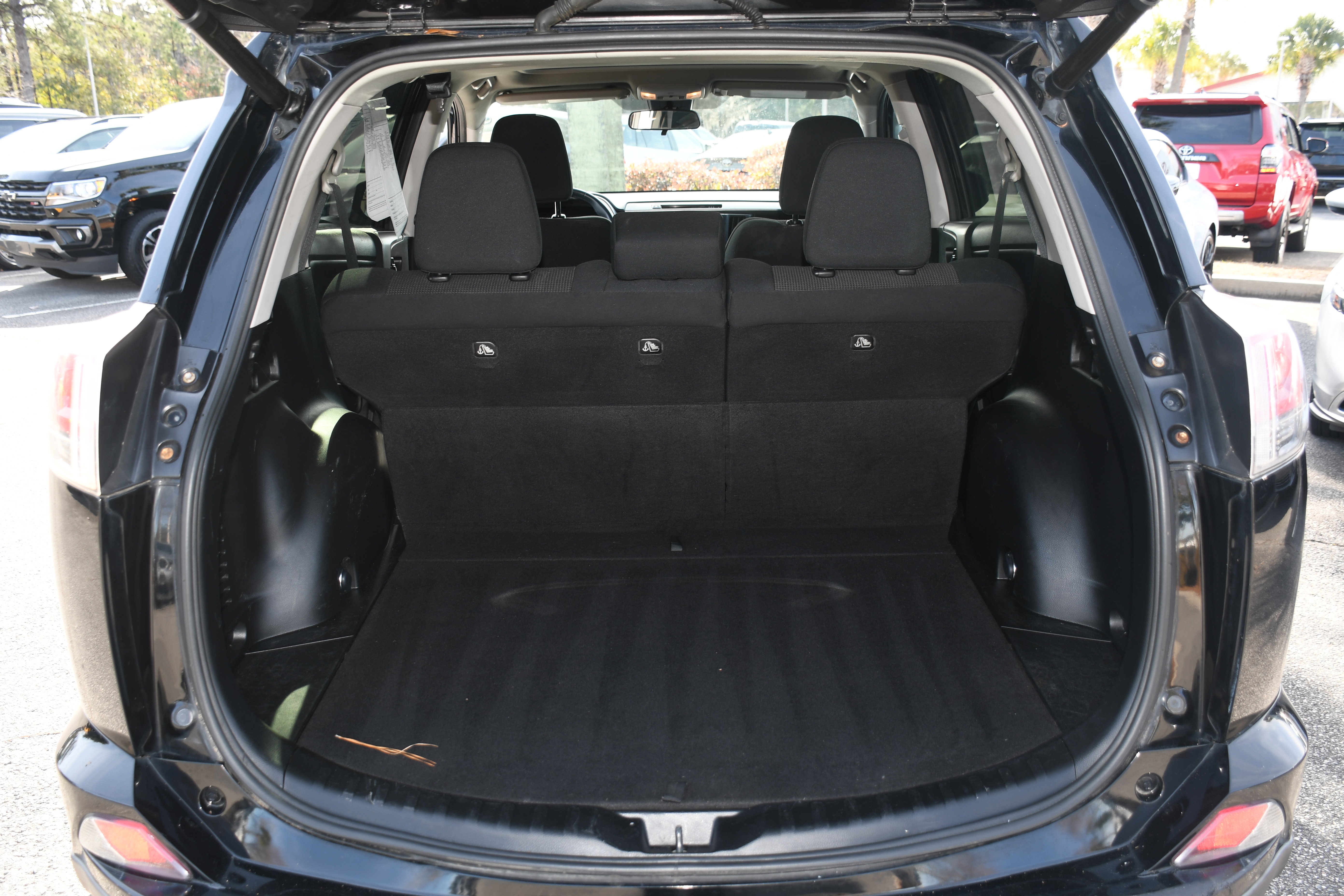 Used 2017 Toyota RAV4 XLE image 17