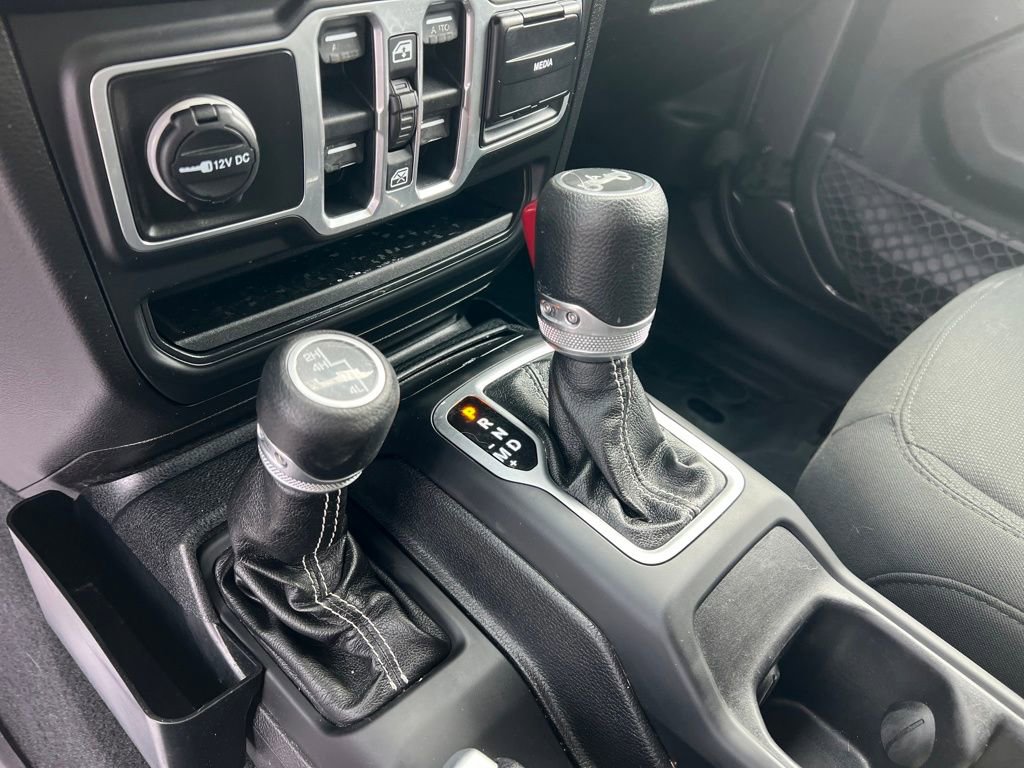 Used 2018 Jeep Wrangler Unlimited Sahara image 25