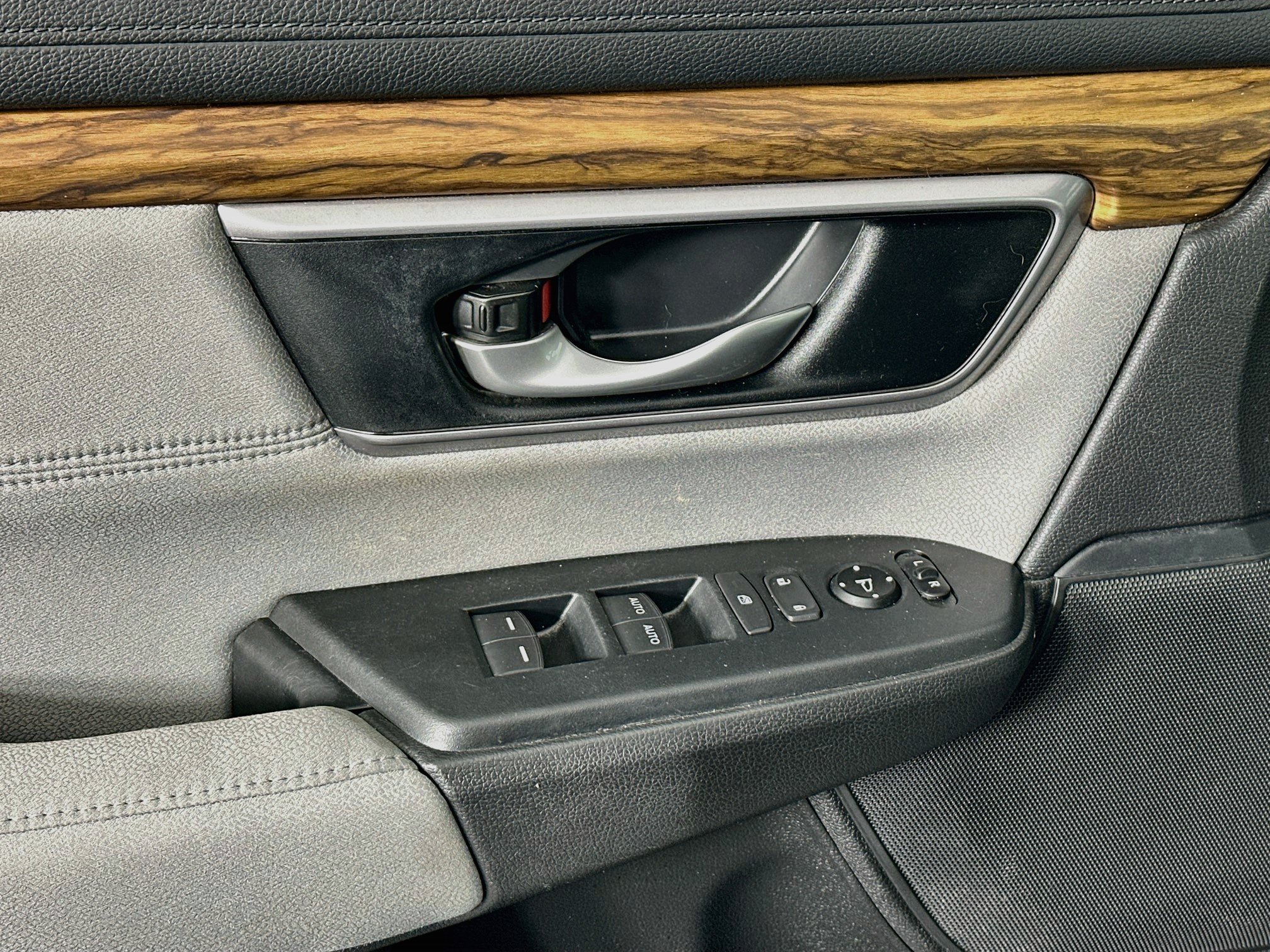 Used 2018 Honda CR-V EX image 15