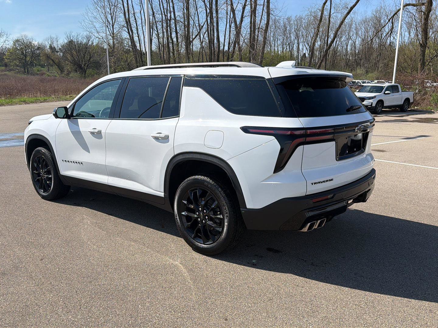 Used 2024 Chevrolet Traverse LT w/ Midnight/Sport Edition image 3