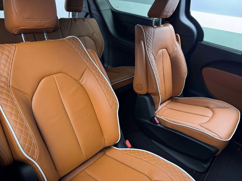 New 2026 Chrysler Pacifica Pinnacle w/ Trailer Tow Group image 26