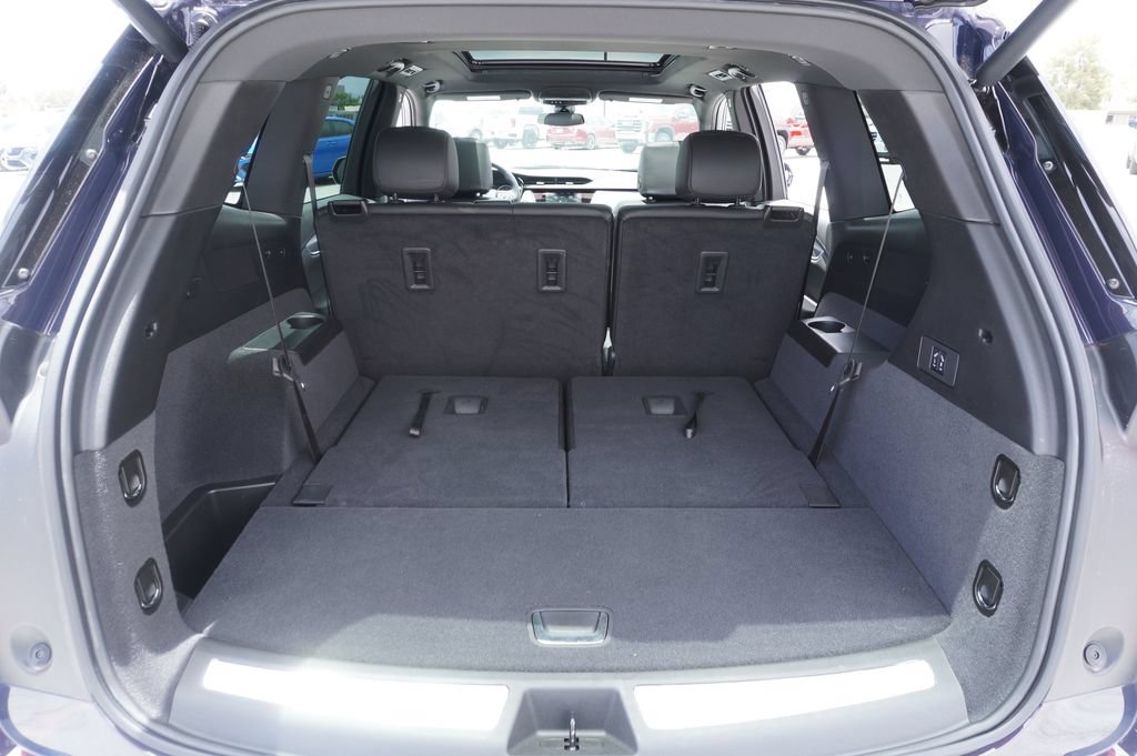 Certified 2025 Cadillac XT6 Luxury FWD image 8