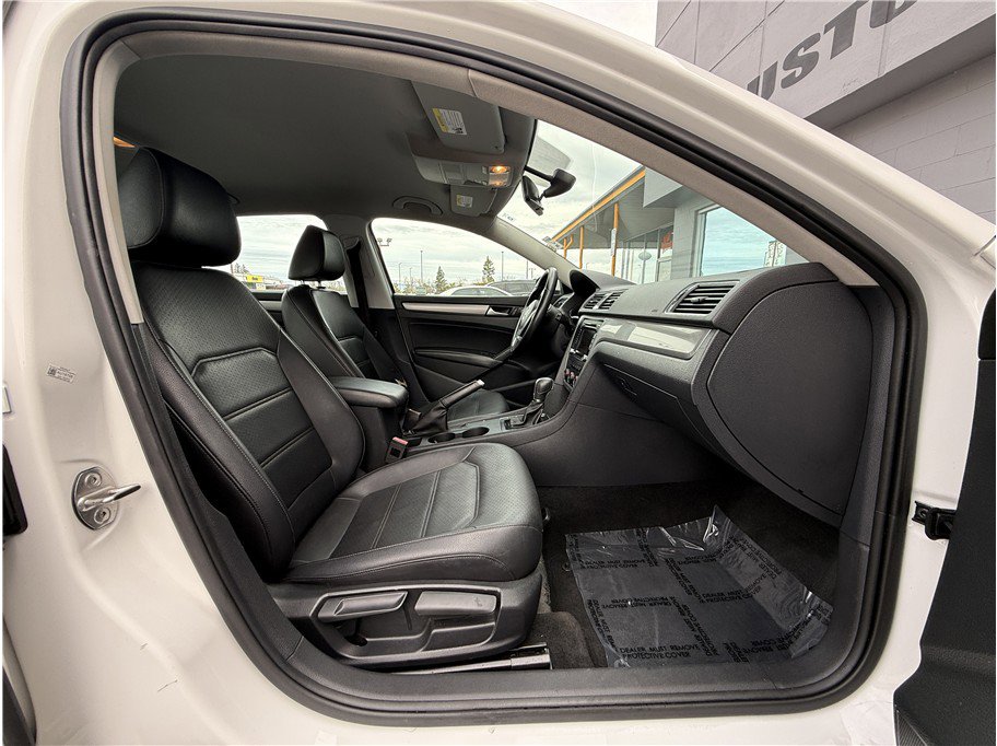 Used 2015 Volkswagen Passat 1.8T Limited Edition FWD image 8