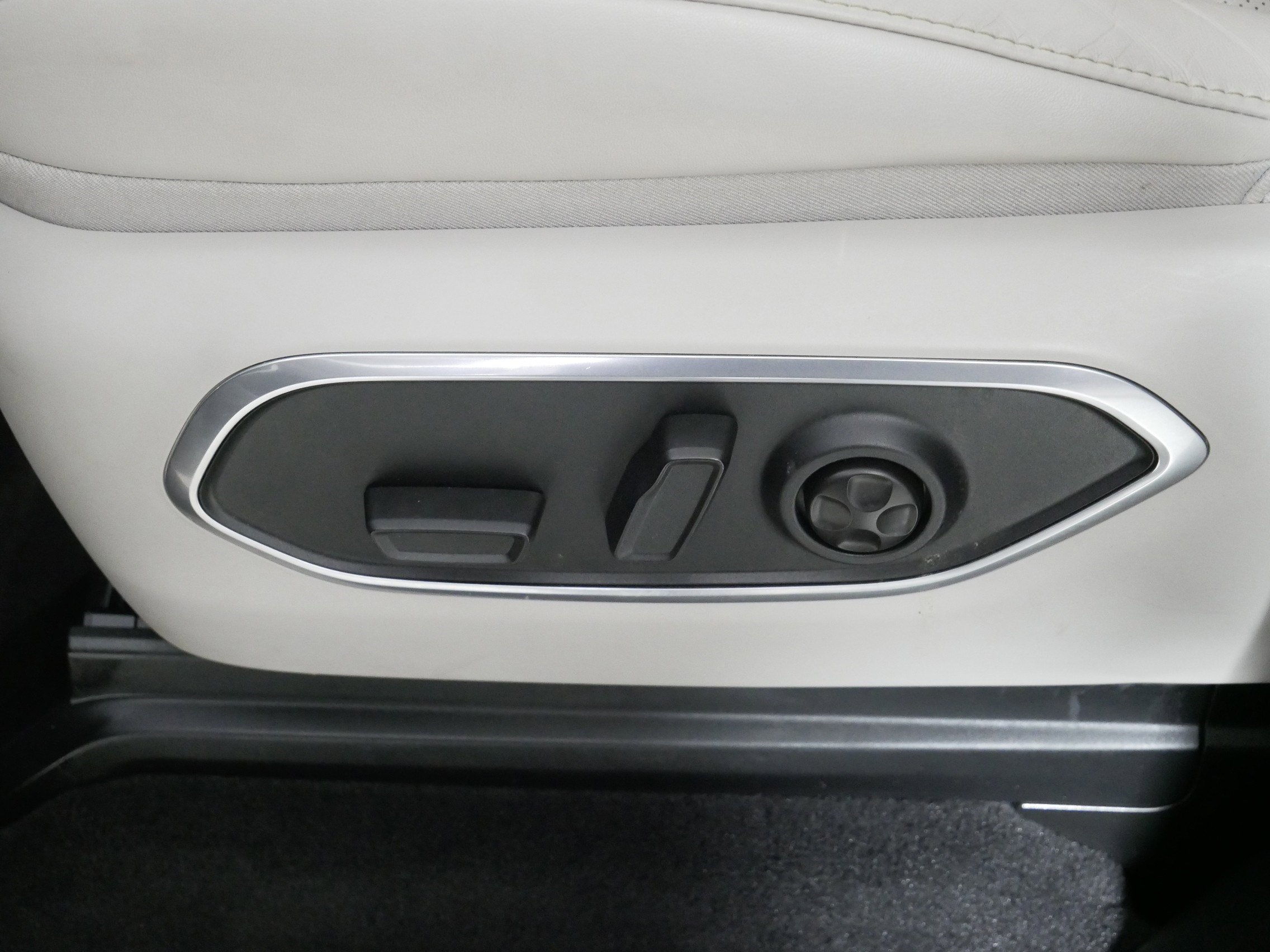 Used 2022 Jeep Wagoneer Series III w/ Premium Group I image 20