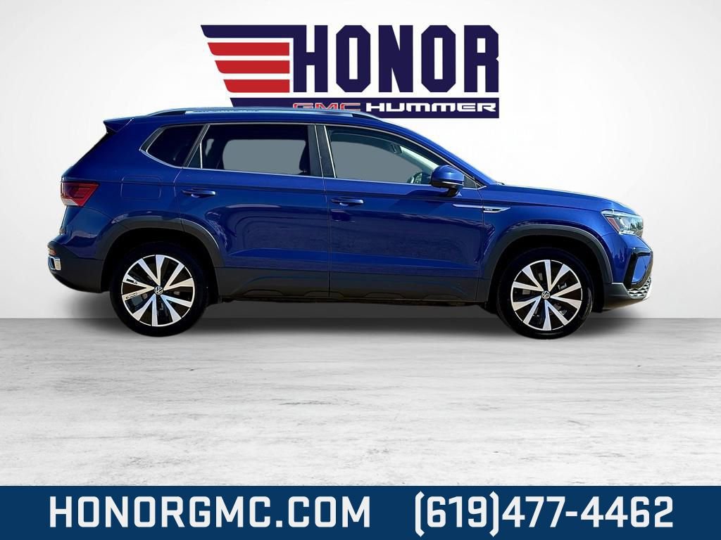 Used 2024 Volkswagen Taos SE image 2