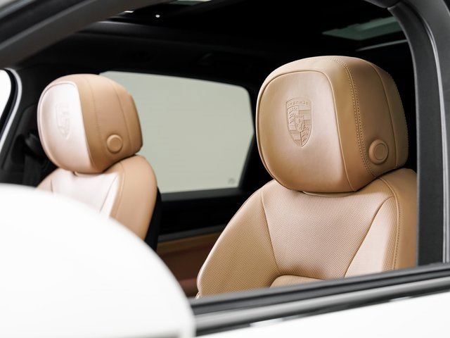 Used 2025 Porsche Cayenne image 12