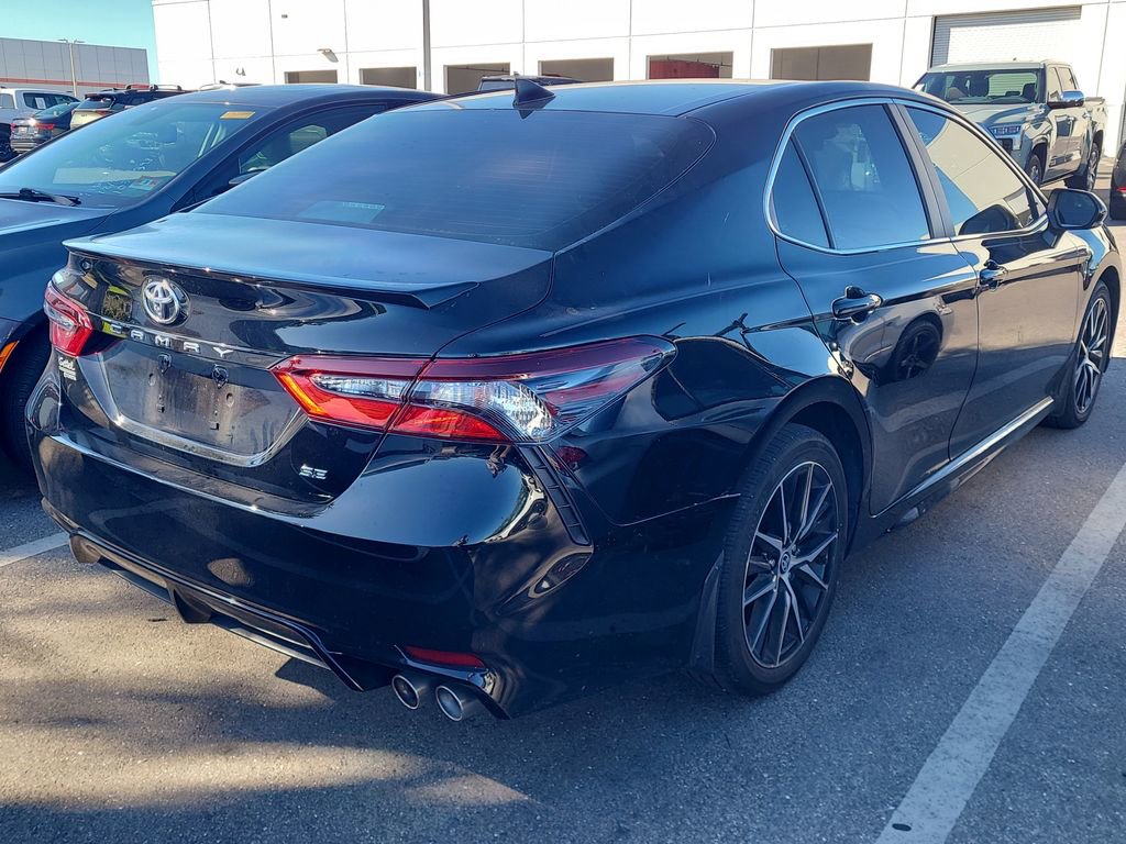 Used 2023 Toyota Camry SE image 3