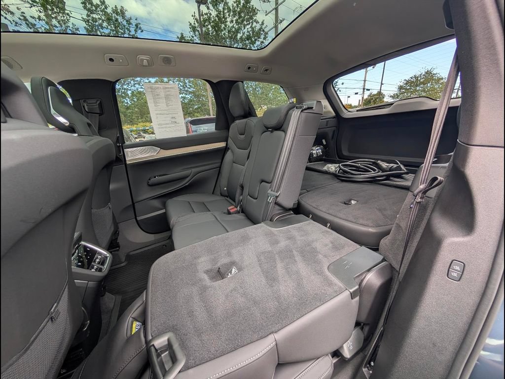 Certified 2025 Volvo EX90 Ultra AWD/4WD image 18