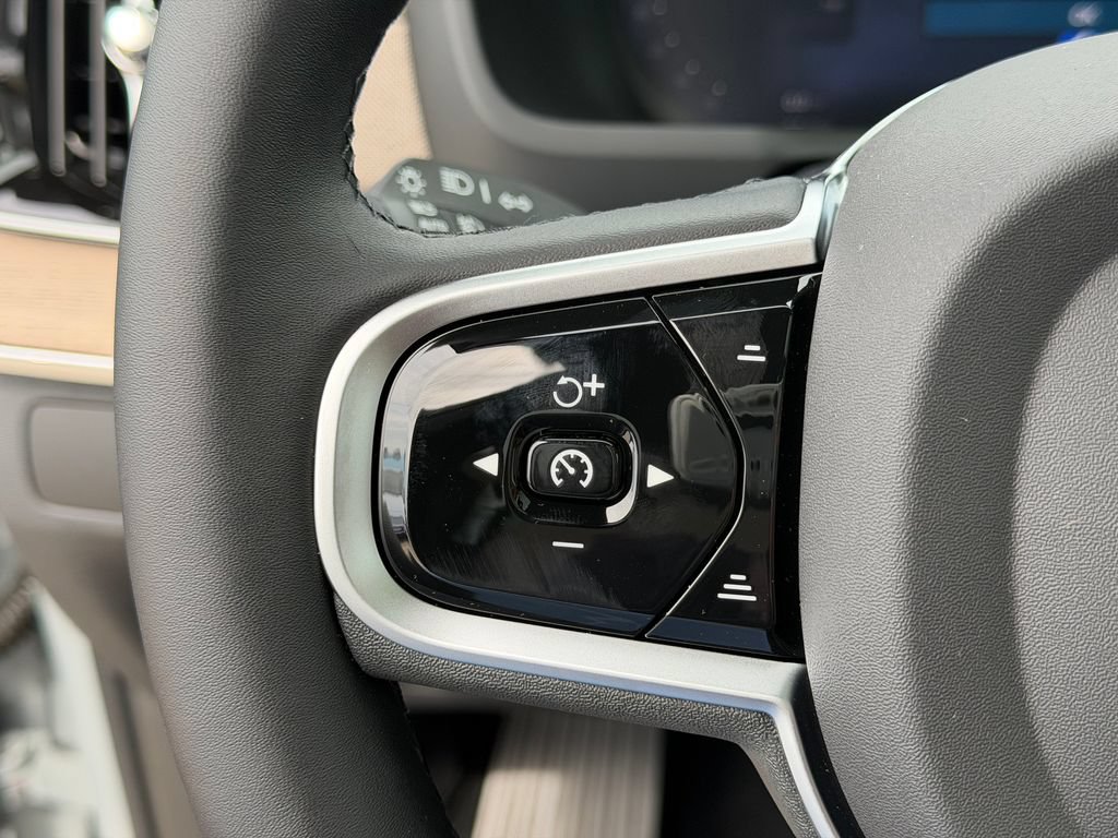 New 2026 Volvo XC90 B6 Plus w/ Protection Package Premier AWD/4WD image 20