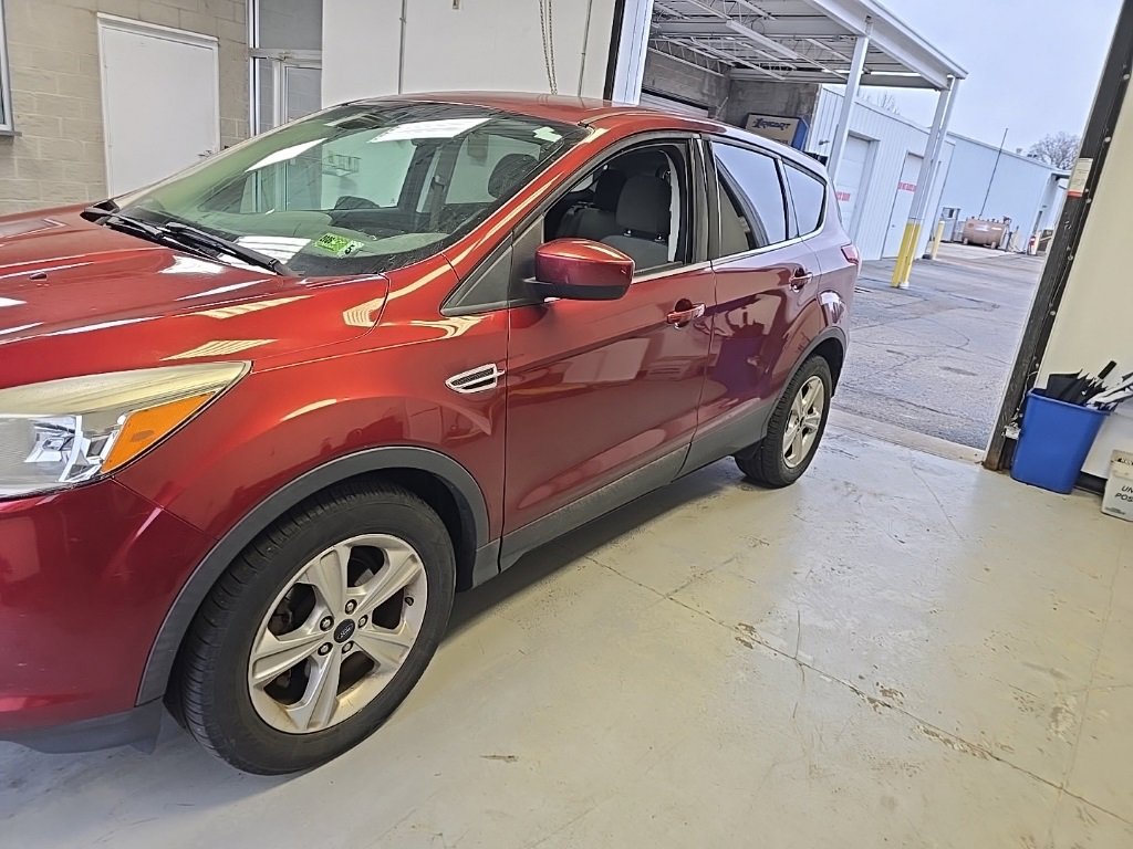 Used 2015 Ford Escape SE image 2