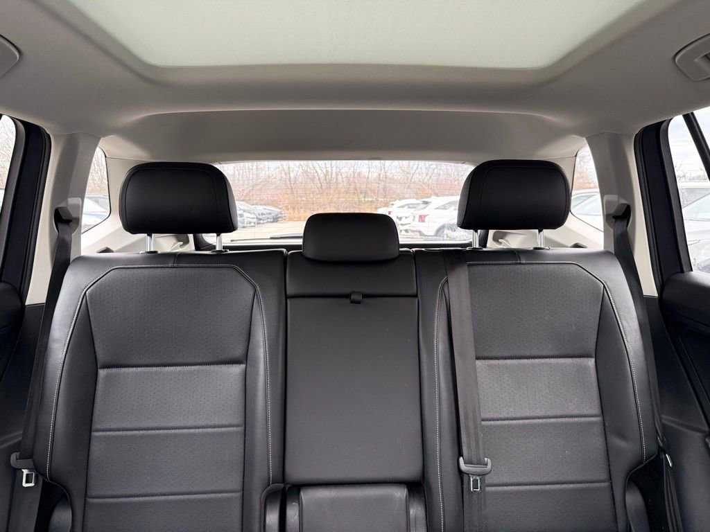 Used 2021 Volkswagen Tiguan SE image 37