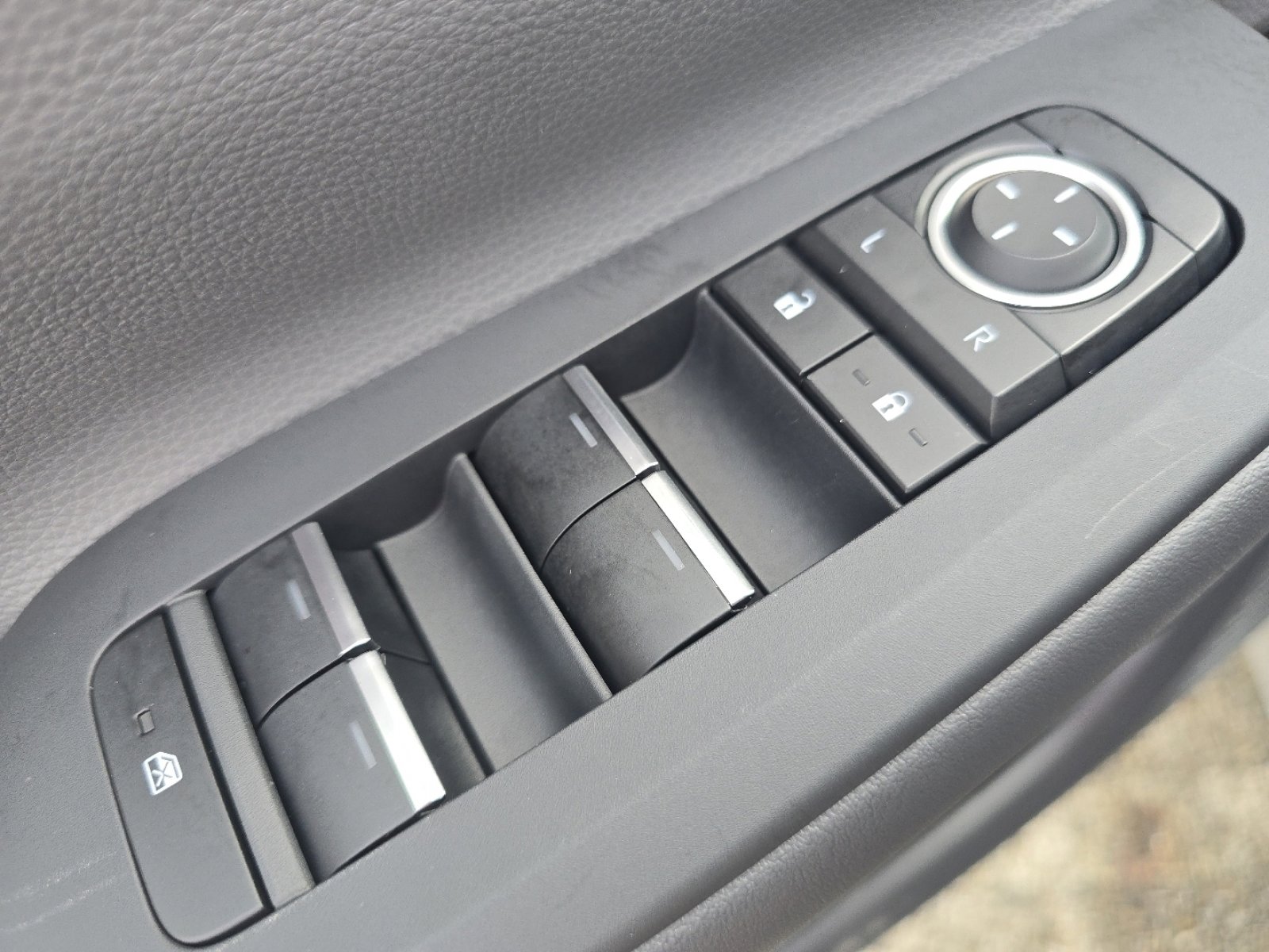 Used 2023 Toyota Prius XLE image 31