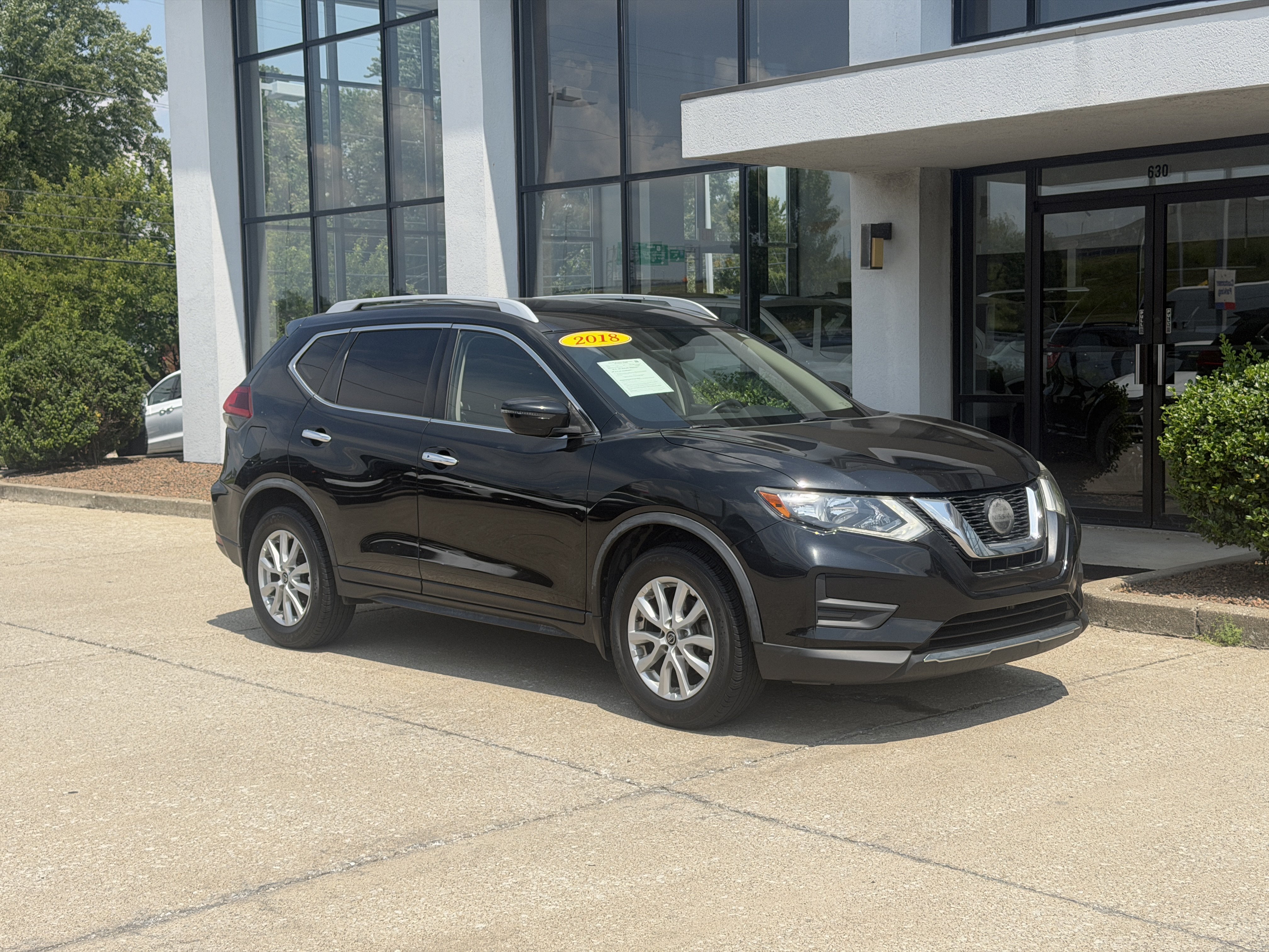 Used 2018 Nissan Rogue SV FWD video 2