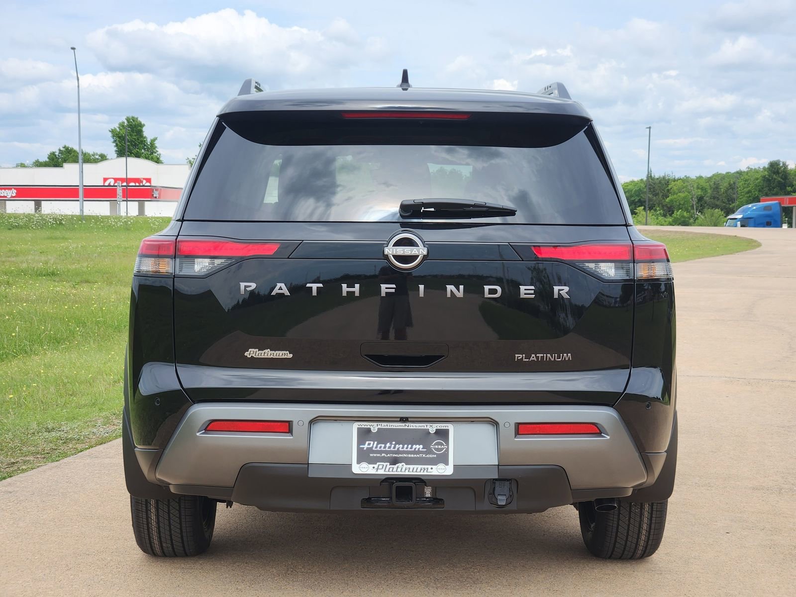 New 2026 Nissan Pathfinder Platinum FWD image 8