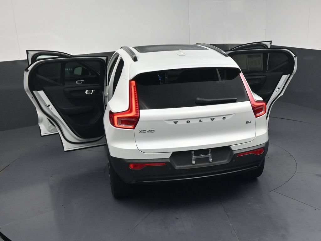 Used 2023 Volvo XC40 B4 Ultimate FWD image 22