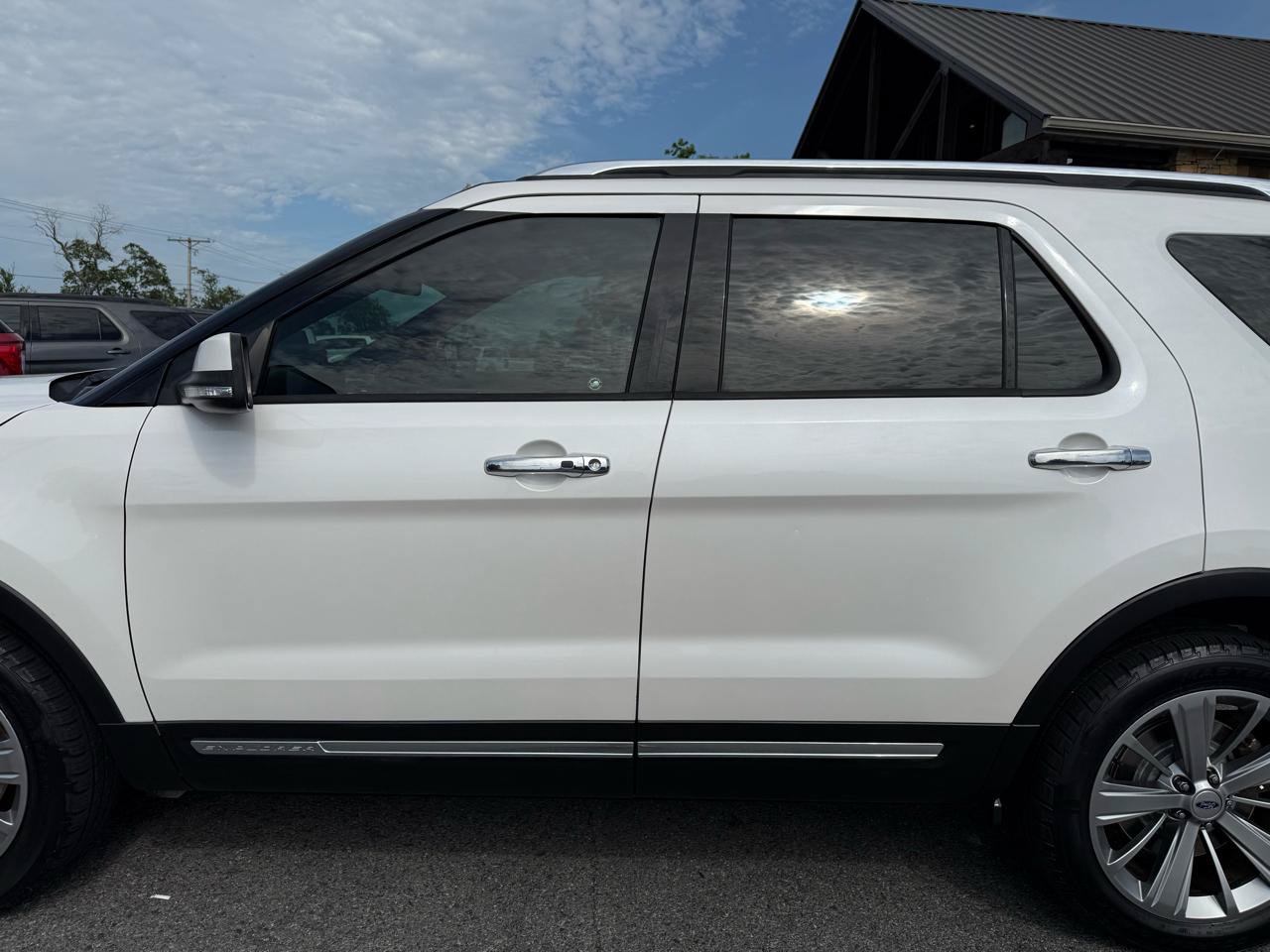 Used 2018 Ford Explorer Limited w/ Equipment Group 301A AWD/4WD image 40