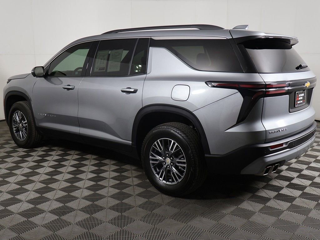 Used 2025 Chevrolet Traverse LT w/ Driver Confidence Package FWD image 14