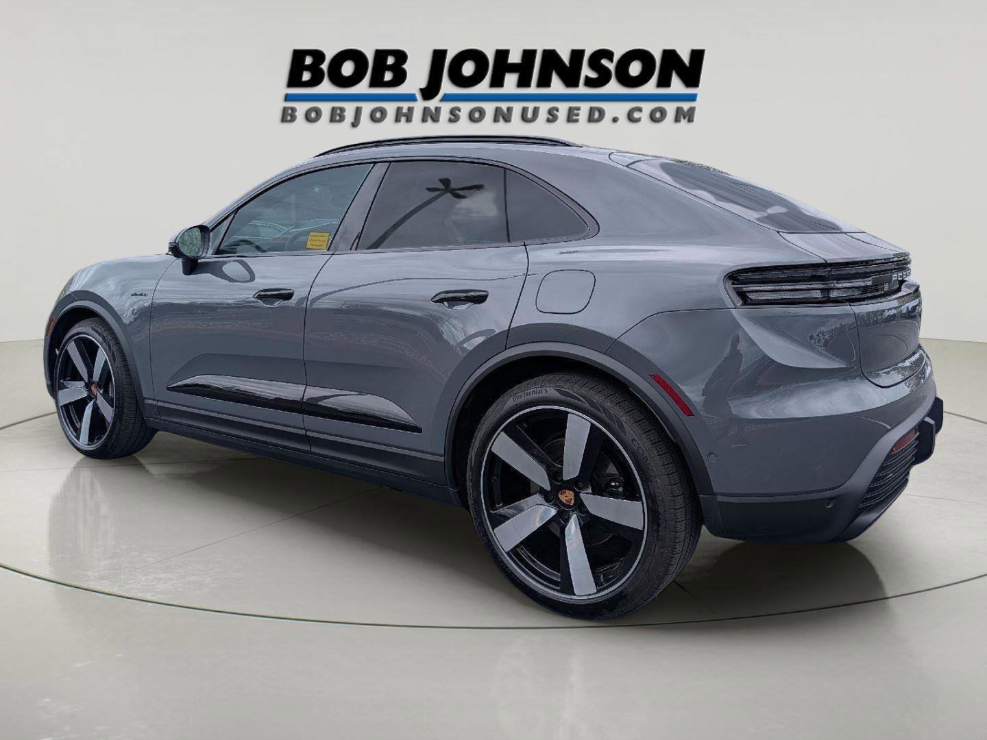 Used 2025 Porsche Macan 4 Electric AWD/4WD image 4