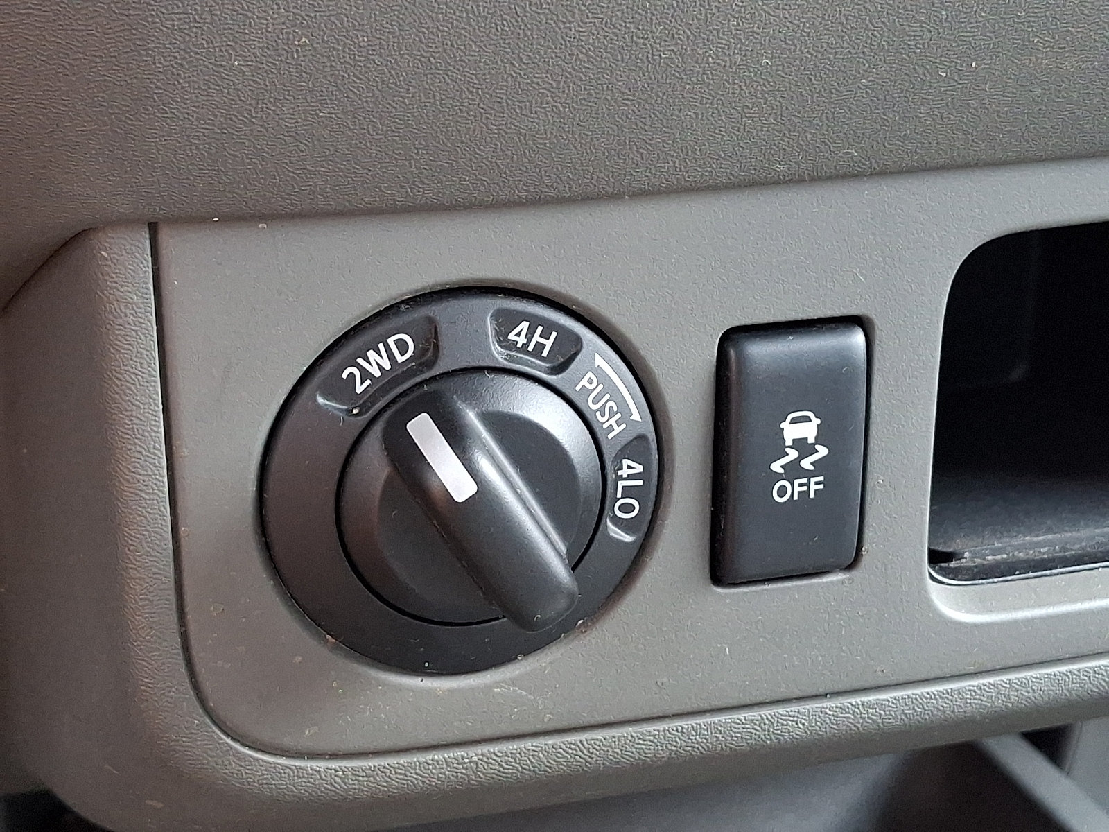 Used 2016 Nissan Frontier SV AWD/4WD image 23