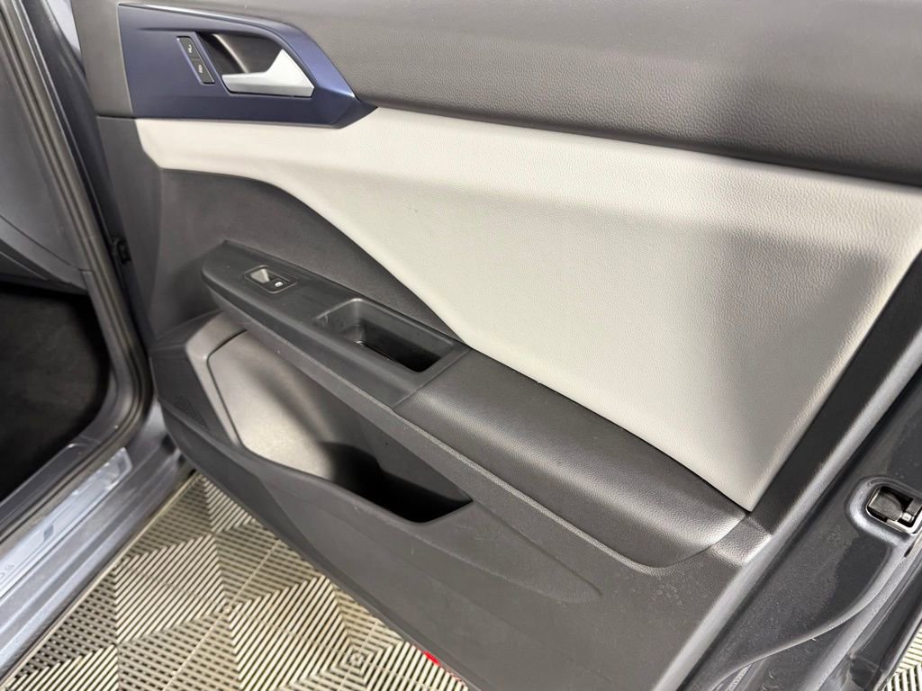 Used 2022 Volkswagen Taos SE image 32