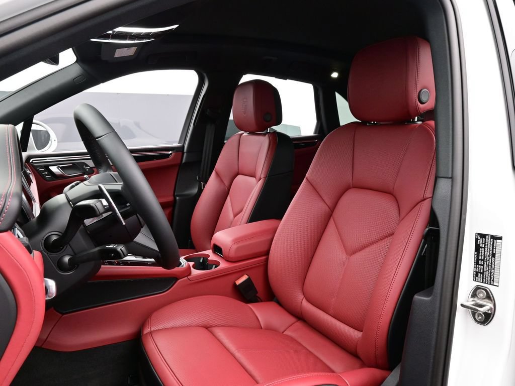 Certified 2026 Porsche Macan AWD/4WD image 5