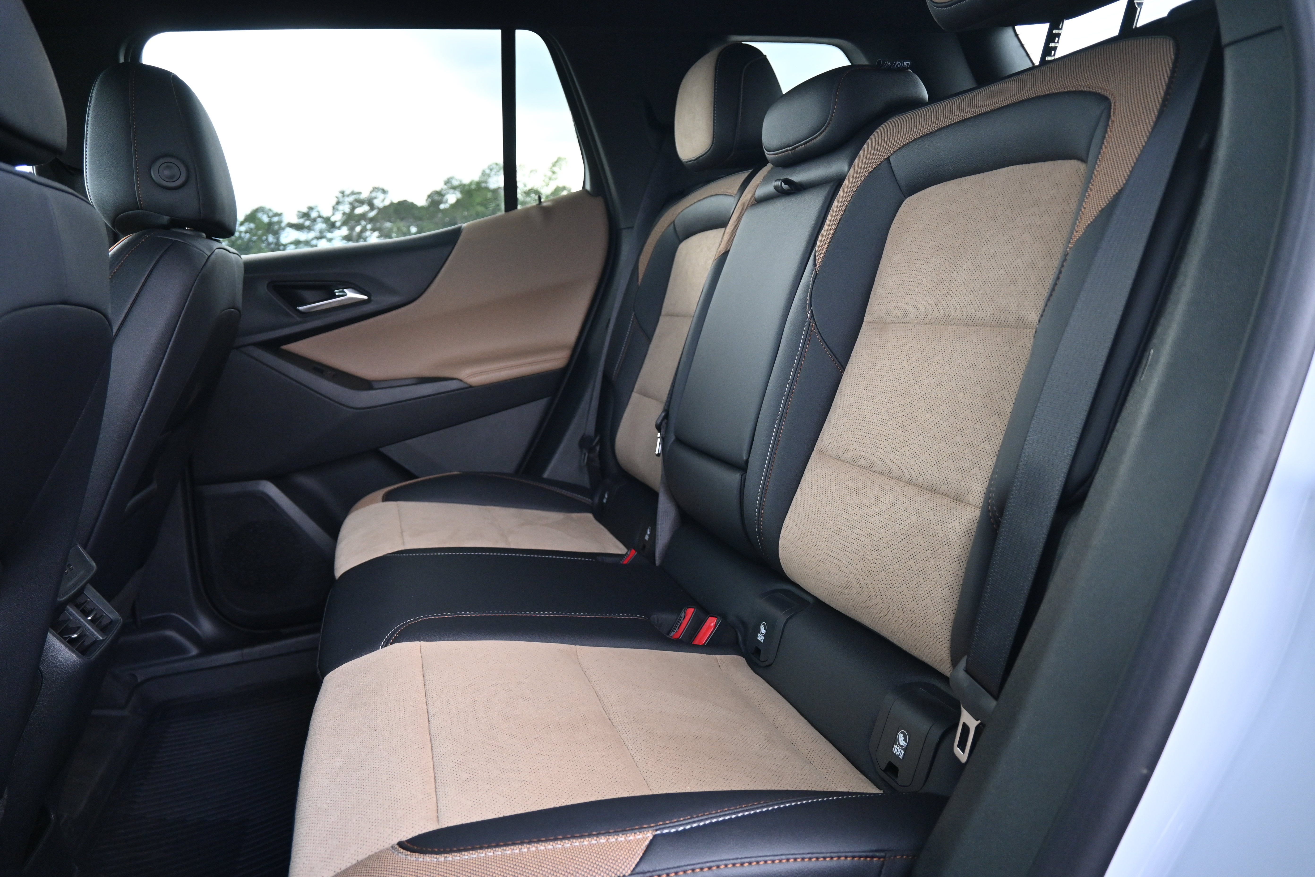 New 2026 Chevrolet Equinox ACTIV w/ Safety and Technology Package AWD/4WD image 31