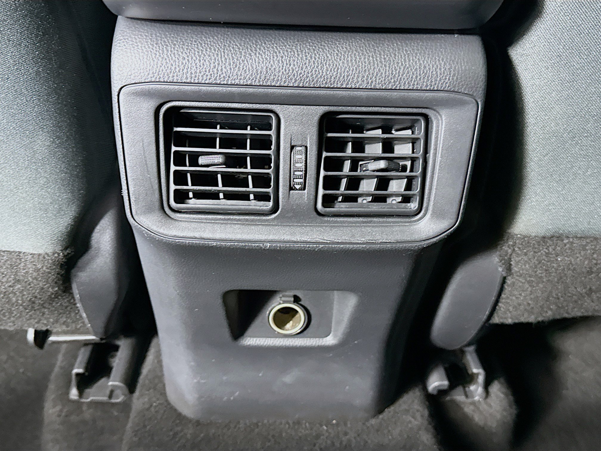 Used 2021 Toyota RAV4 LE AWD/4WD image 24
