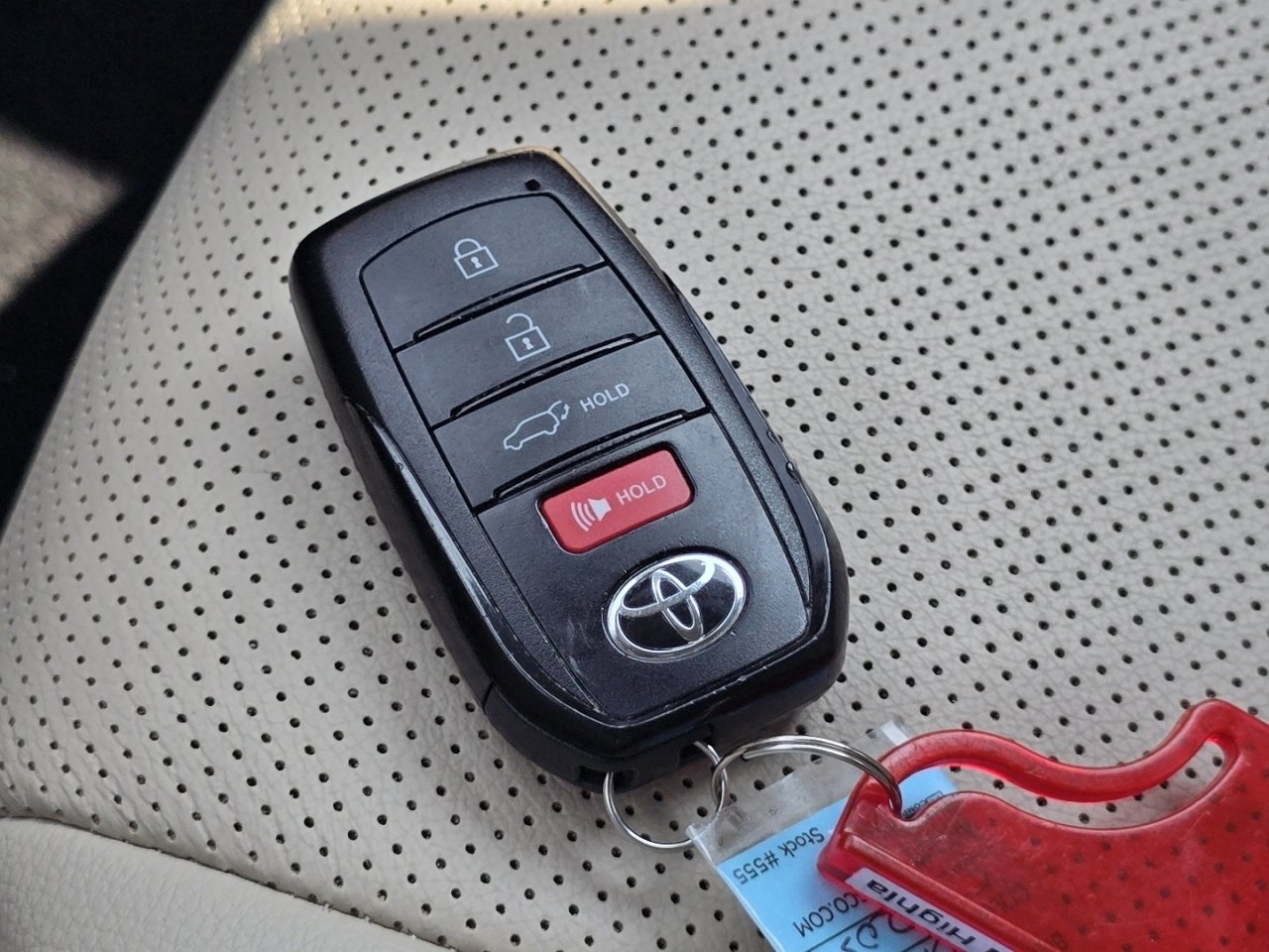 Certified 2024 Toyota Highlander Limited AWD/4WD image 36