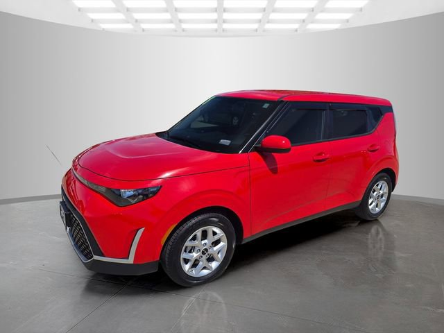 Used 2025 Kia Soul LX w/ LX Technology Package FWD image 4
