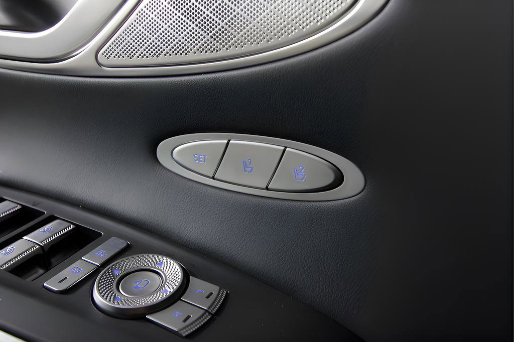 Used 2025 Genesis GV70 2.5T w/ Select Package AWD/4WD image 11