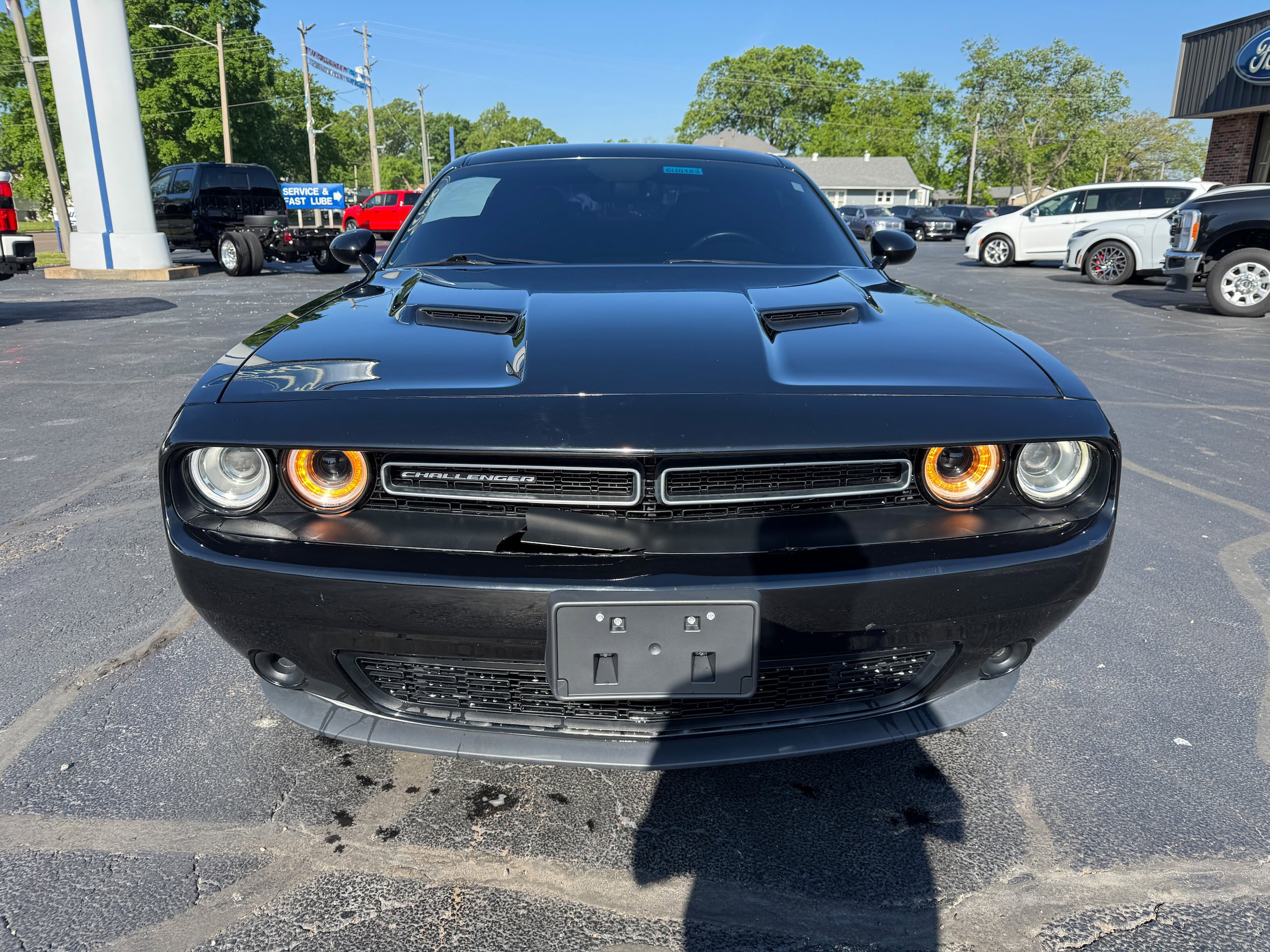Used 2015 Dodge Challenger SXT RWD image 2
