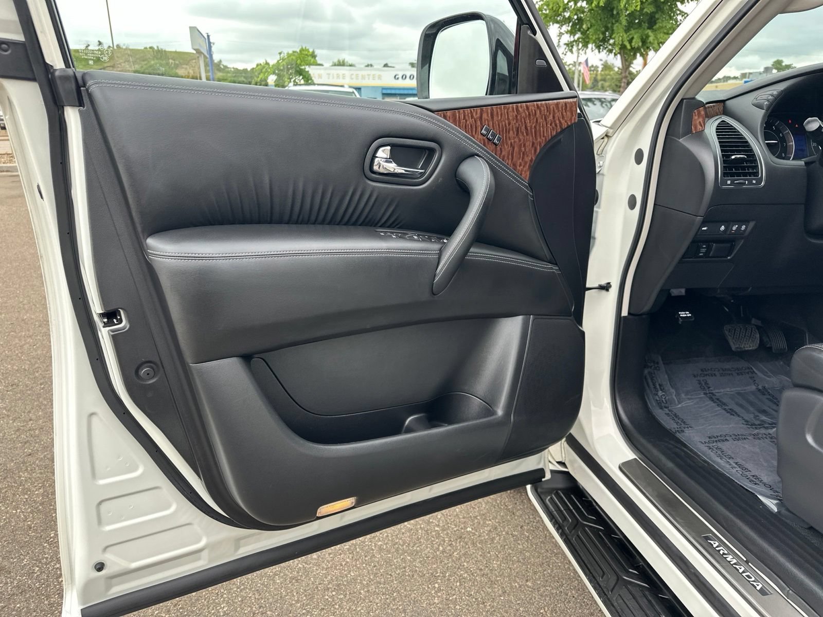 Used 2020 Nissan Armada Platinum w/ Captain's Chairs Package AWD/4WD image 17