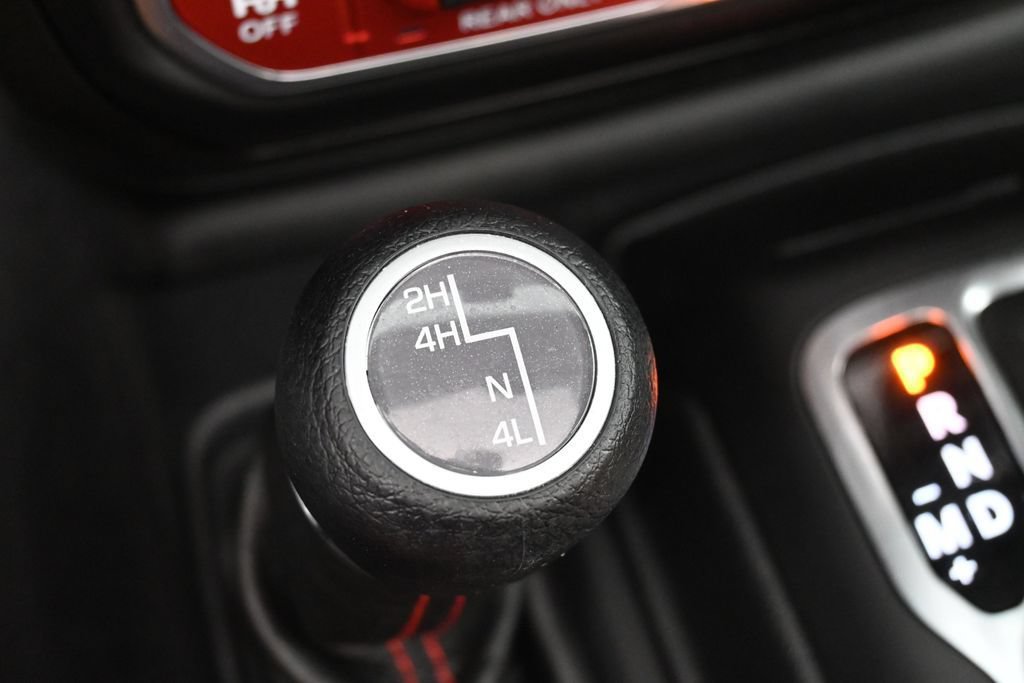 Used 2021 Jeep Wrangler Unlimited Rubicon w/ Cold Weather Group AWD/4WD image 24