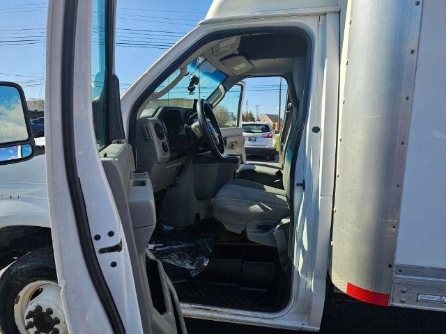 Used 2017 Ford E-450 and Econoline 450 Super Duty w/ Power Windows & Locks Group RWD image 25