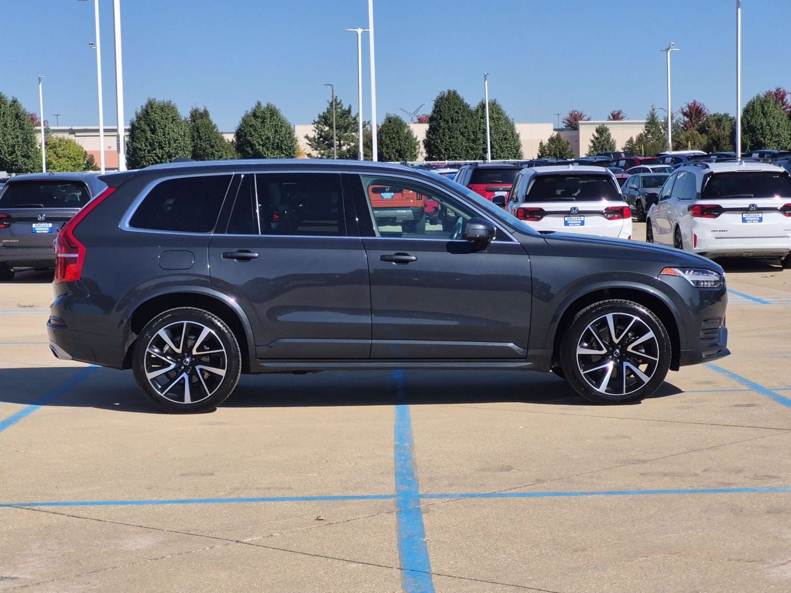 Used 2021 Volvo XC90 T6 Momentum w/ Protection Package AWD/4WD image 5