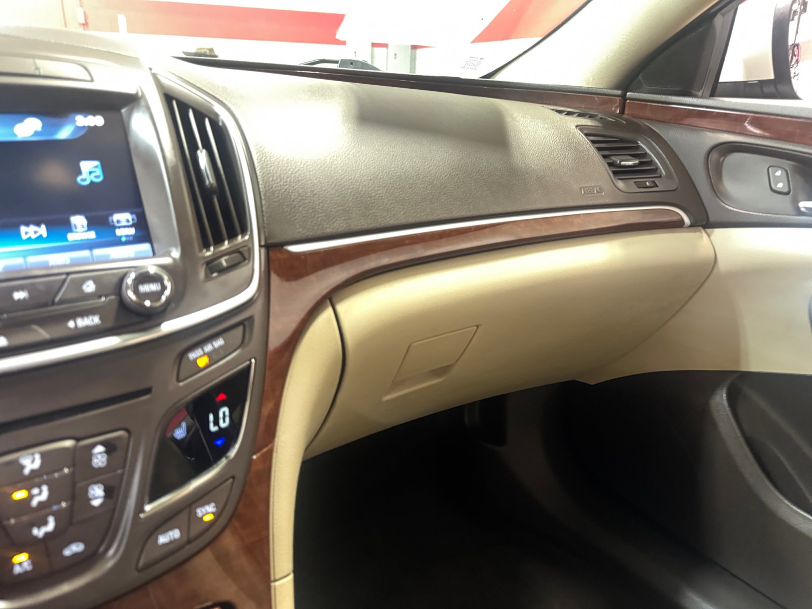 Used 2016 Buick Regal FWD image 11