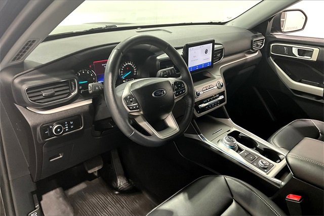 Used 2023 Ford Explorer XLT image 17