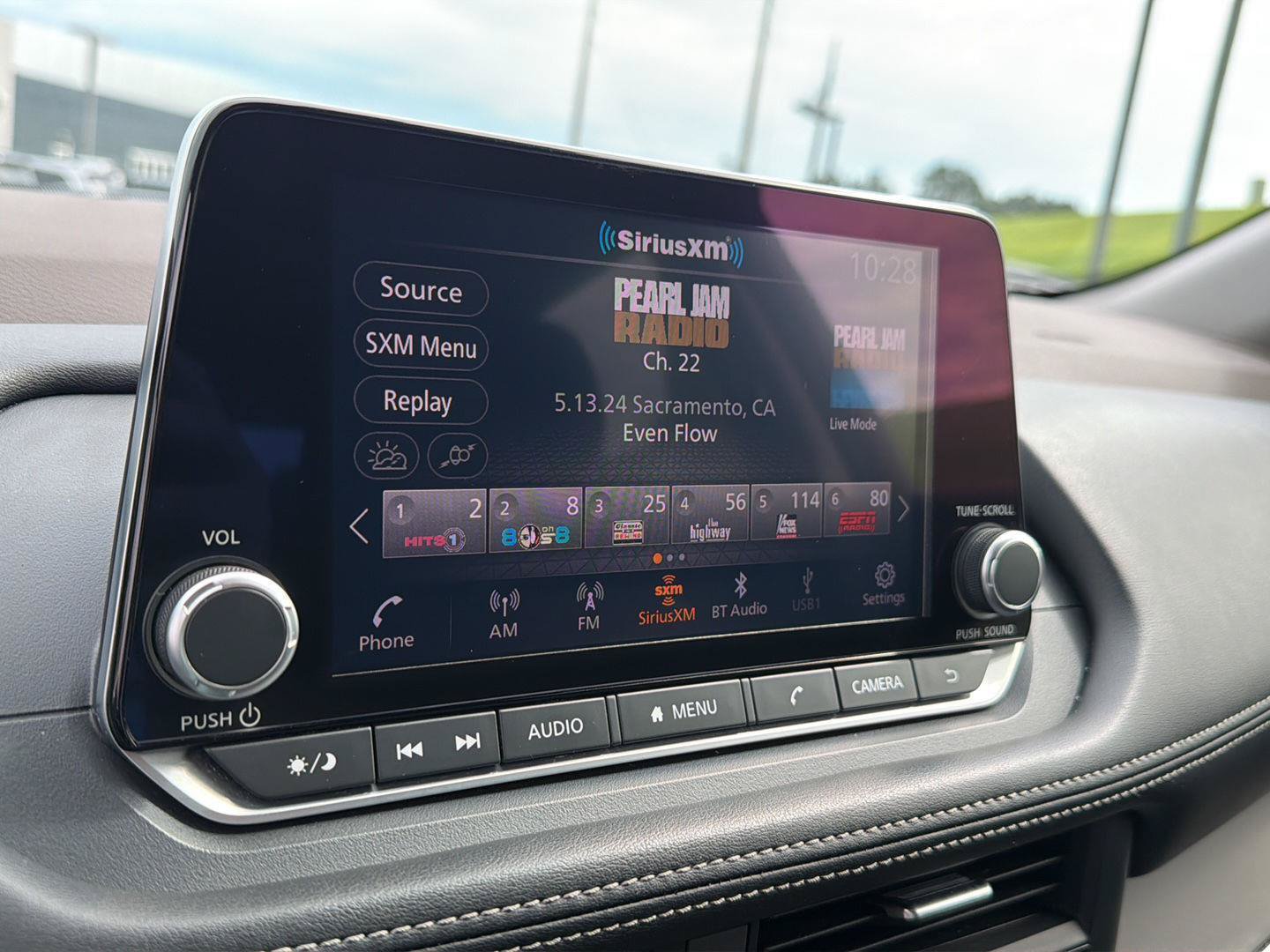 Used 2023 Nissan Rogue S AWD/4WD image 24