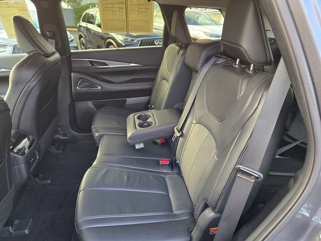 Certified 2025 INFINITI QX60 Luxe image 10