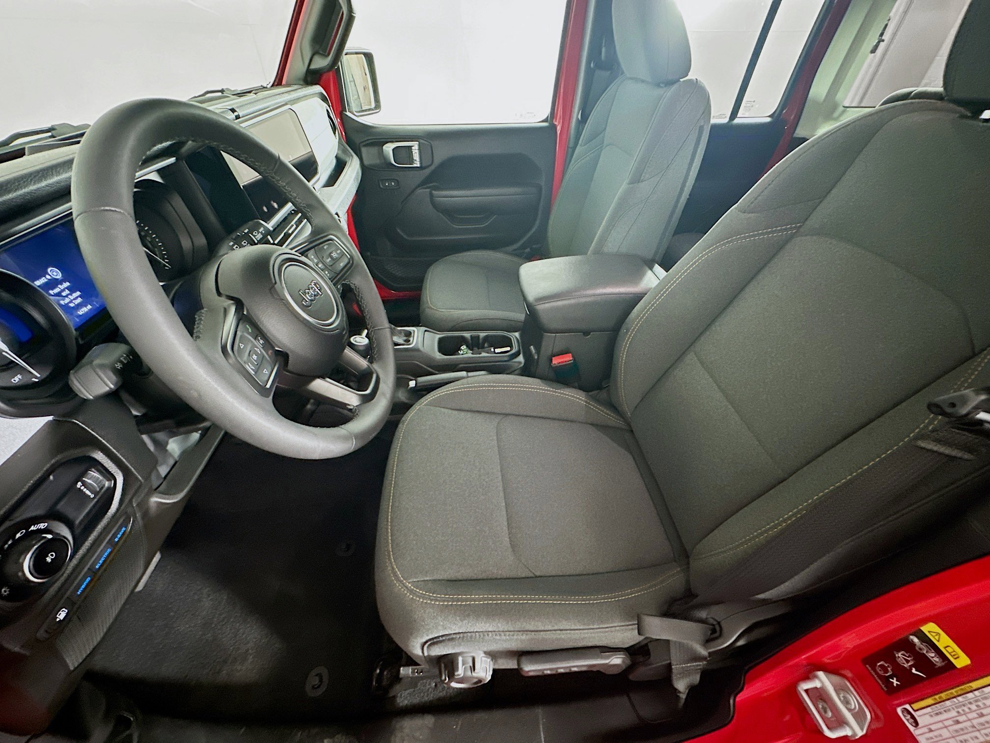 Used 2025 Jeep Wrangler Willys image 13