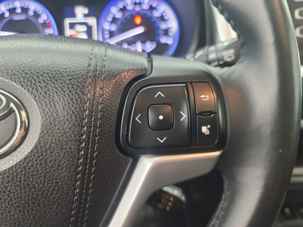 Used 2015 Toyota Highlander XLE FWD image 30