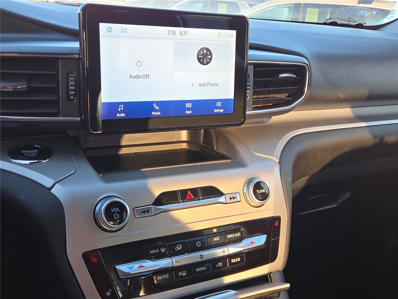 Used 2022 Ford Explorer XLT w/ Equipment Group 202A image 6