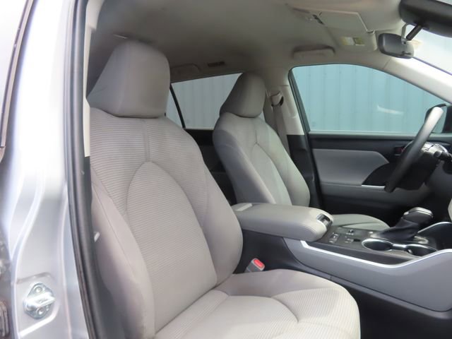 Used 2021 Toyota Highlander L FWD image 23