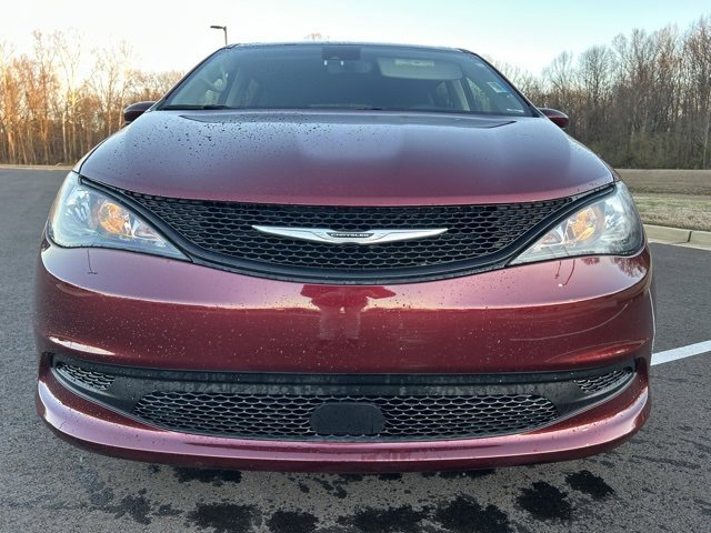 Used 2023 Chrysler Voyager LX image 3