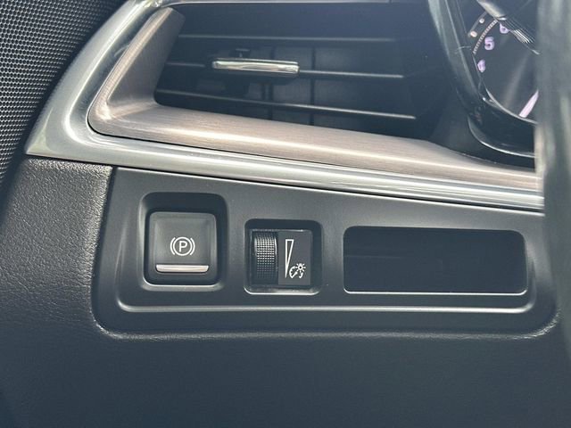 Used 2019 Cadillac XT5 Premium Luxury w/ Driver Assist Package AWD/4WD image 27