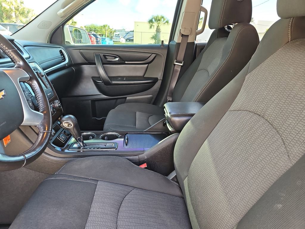 Used 2017 Chevrolet Traverse LT w/ Style and Technology Package FWD image 17