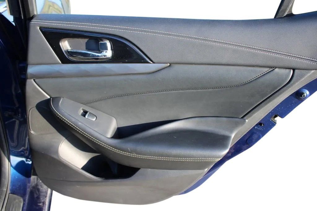 Used 2023 Nissan Maxima SL FWD image 23