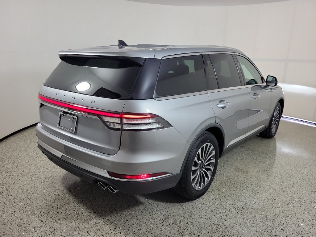Certified 2024 Lincoln Aviator 2WD w/ Premium Package image 4