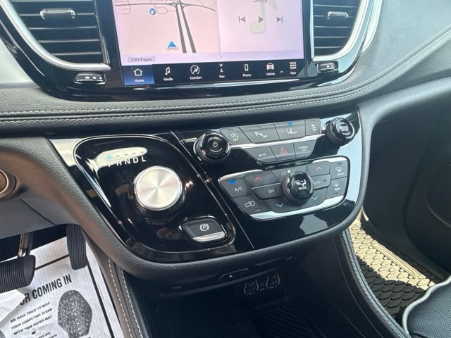 Used 2025 Chrysler Pacifica Limited w/ Uconnect Theater Family Group FWD image 22