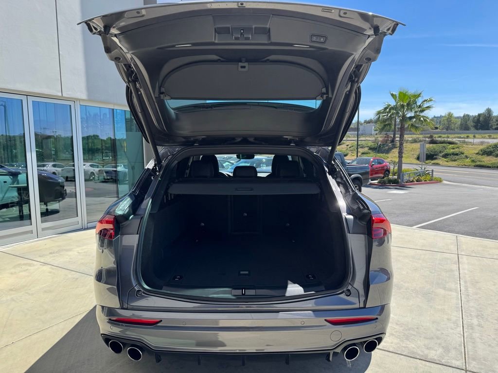 Used 2025 Maserati Grecale GT image 11